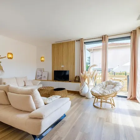 Moderne Pour 8 Personnes - Vue Sur ! Villa Nice