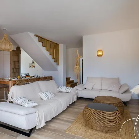 Moderne Pour 8 Personnes - Vue Sur ! Villa